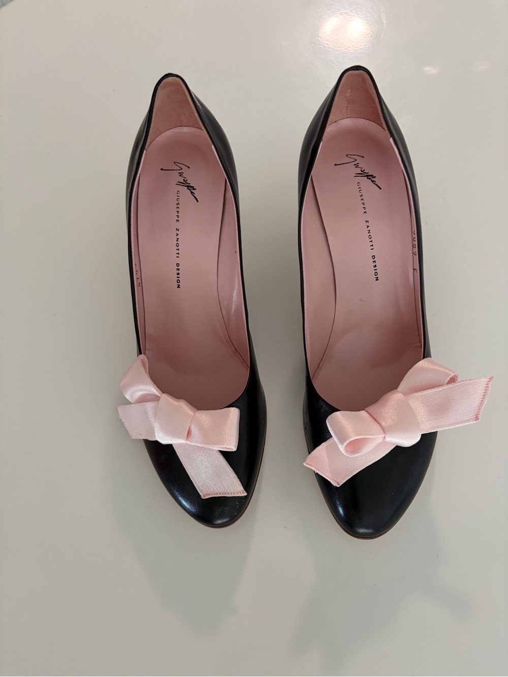 Giuseppe Zanotti Black Patent Pumps with Pink Satin Bows - Picture 2 of 7